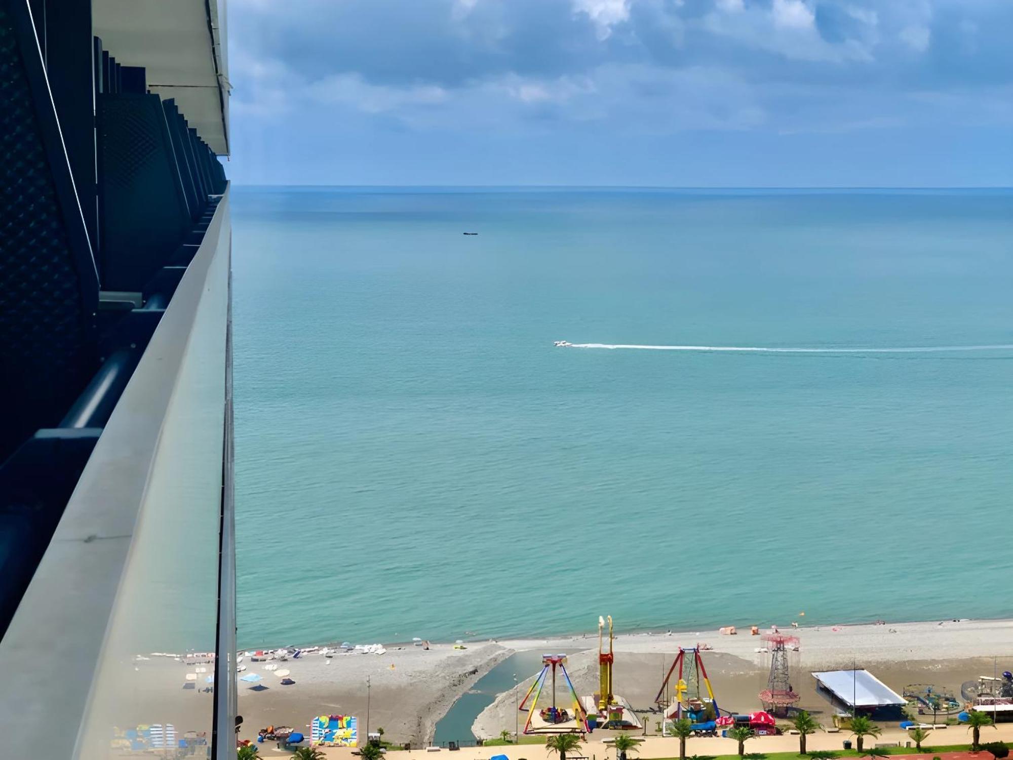 Luxury Orbi City Sea View Aparthotel Batumi Exterior foto