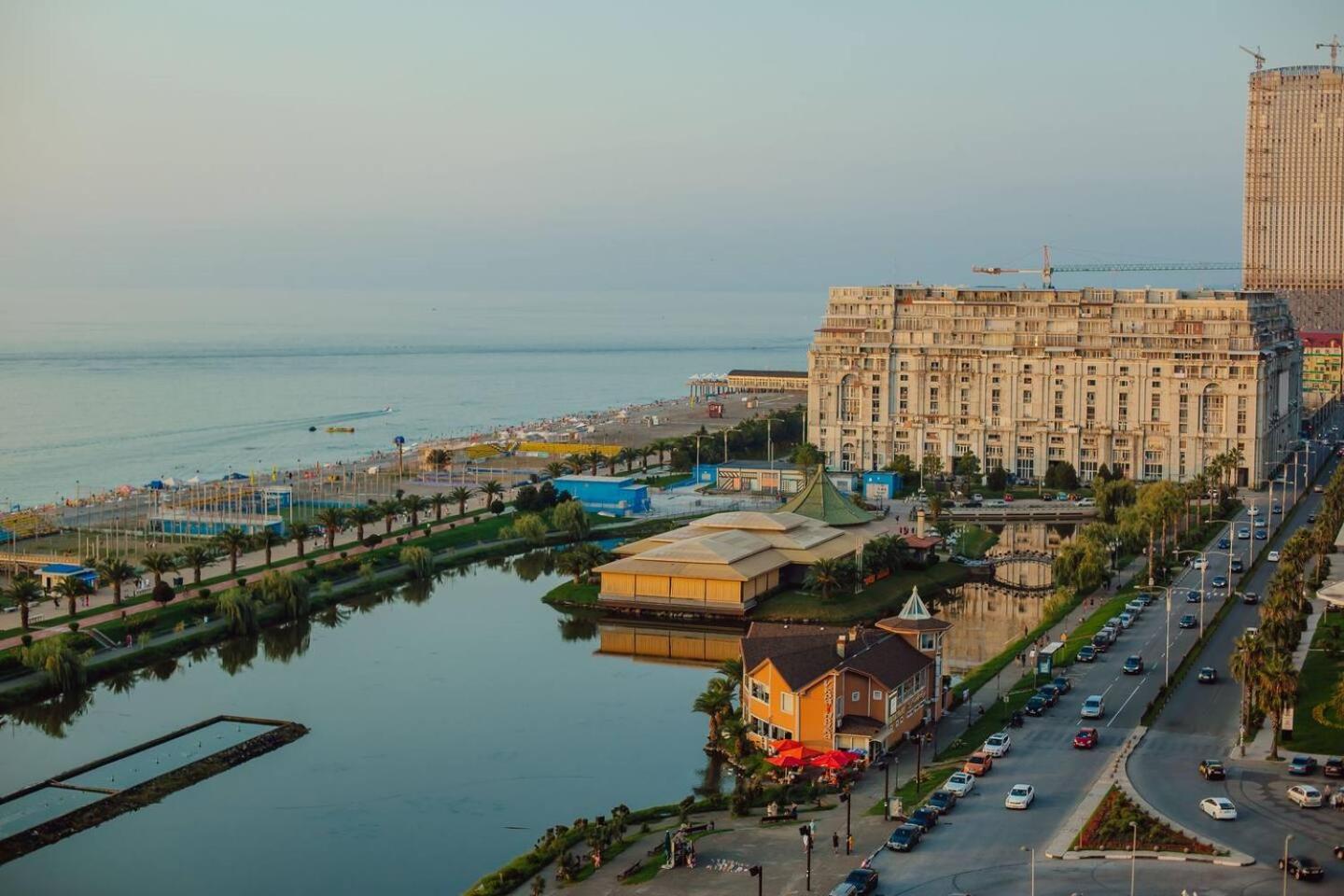 Luxury Orbi City Sea View Aparthotel Batumi Exterior foto