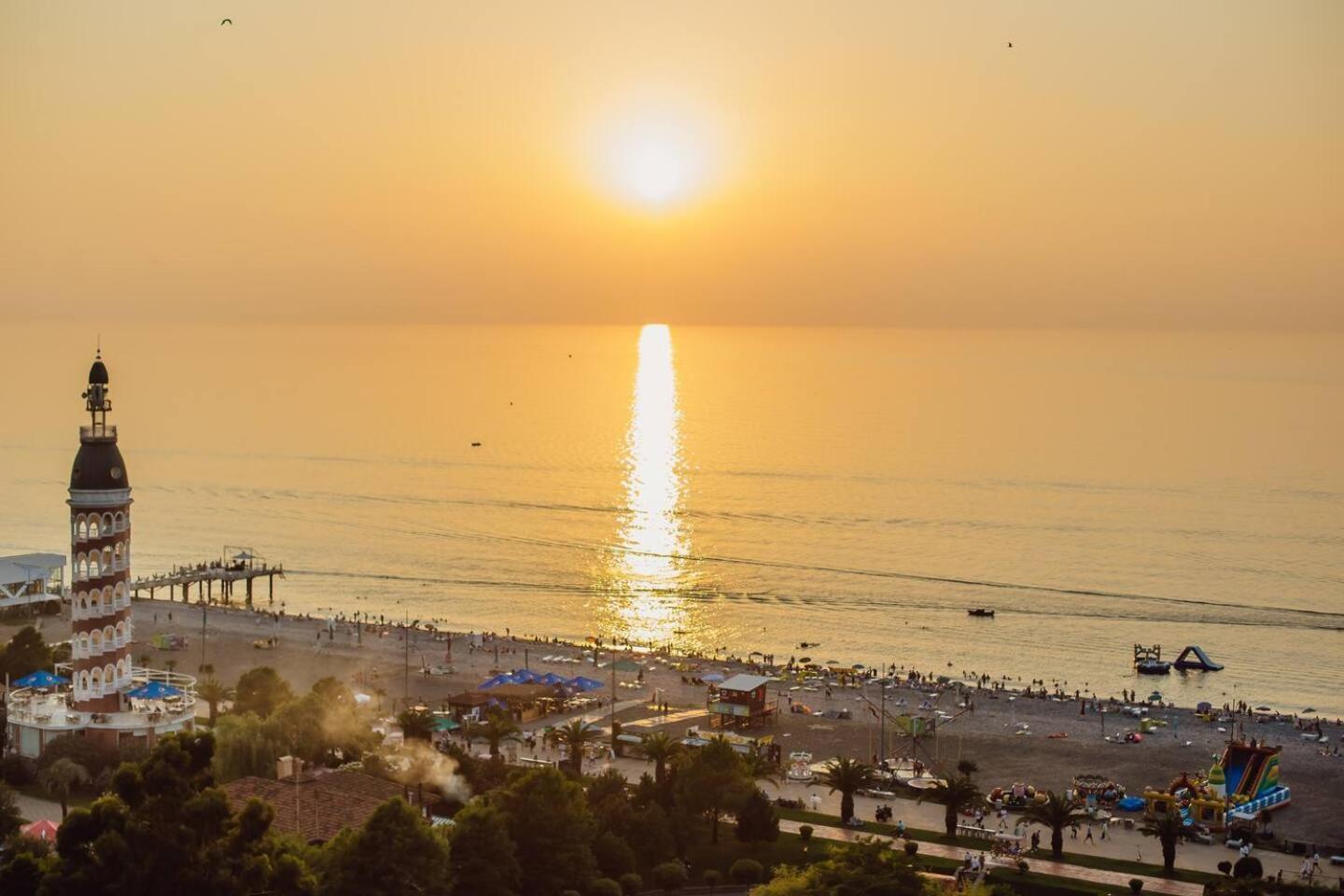Luxury Orbi City Sea View Aparthotel Batumi Exterior foto