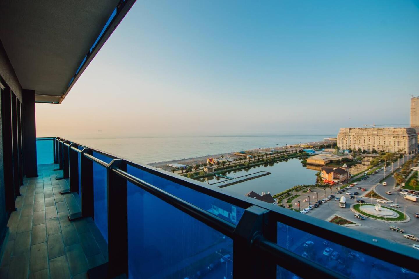 Luxury Orbi City Sea View Aparthotel Batumi Exterior foto