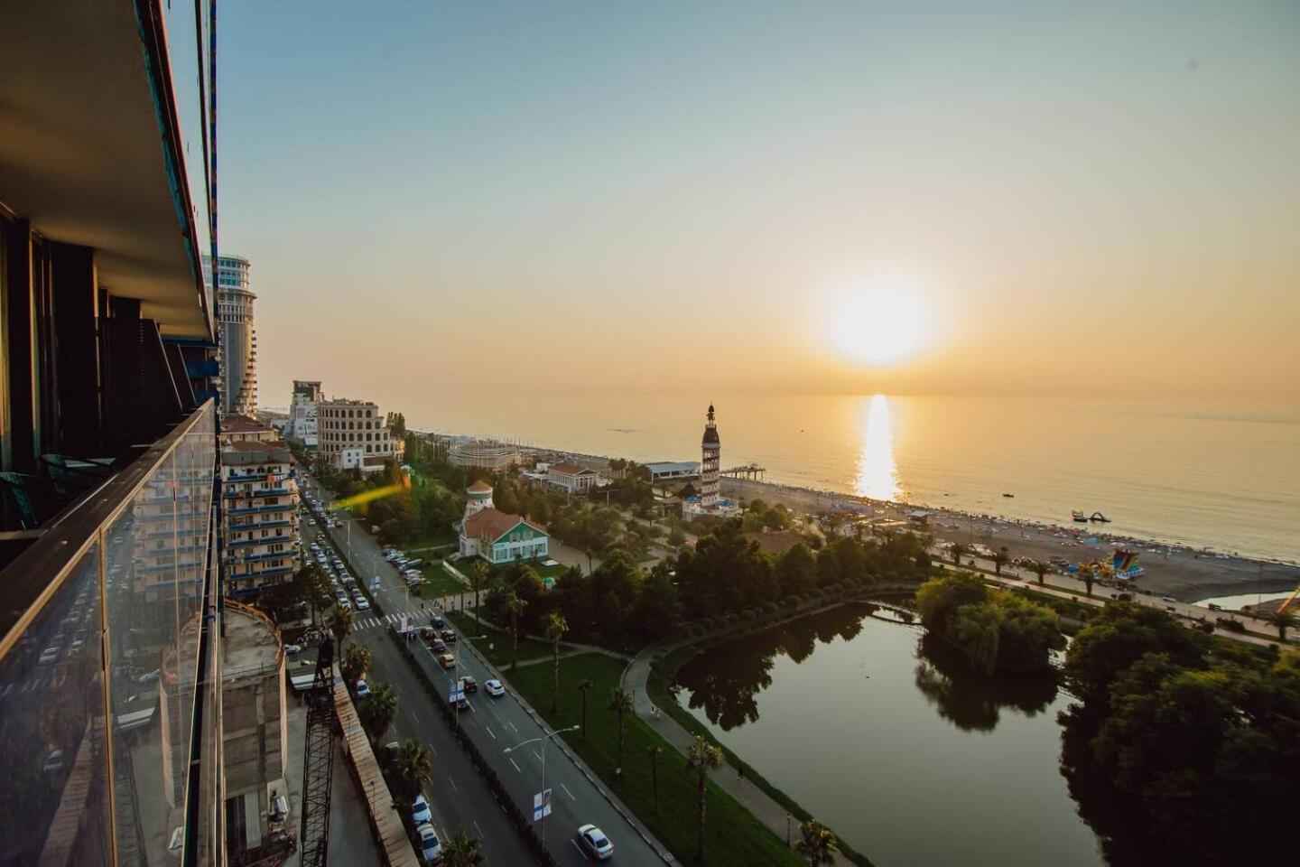 Luxury Orbi City Sea View Aparthotel Batumi Exterior foto